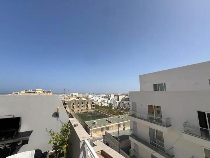 Amazing Spacious Apartment With Bbq & Jacuzzi Сент Джулианс Экстерьер фото